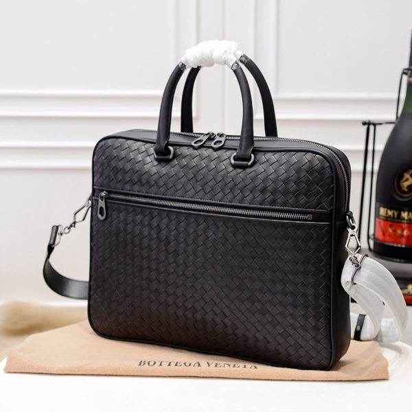 ボッテガヴェネタバッグ背面デザイン